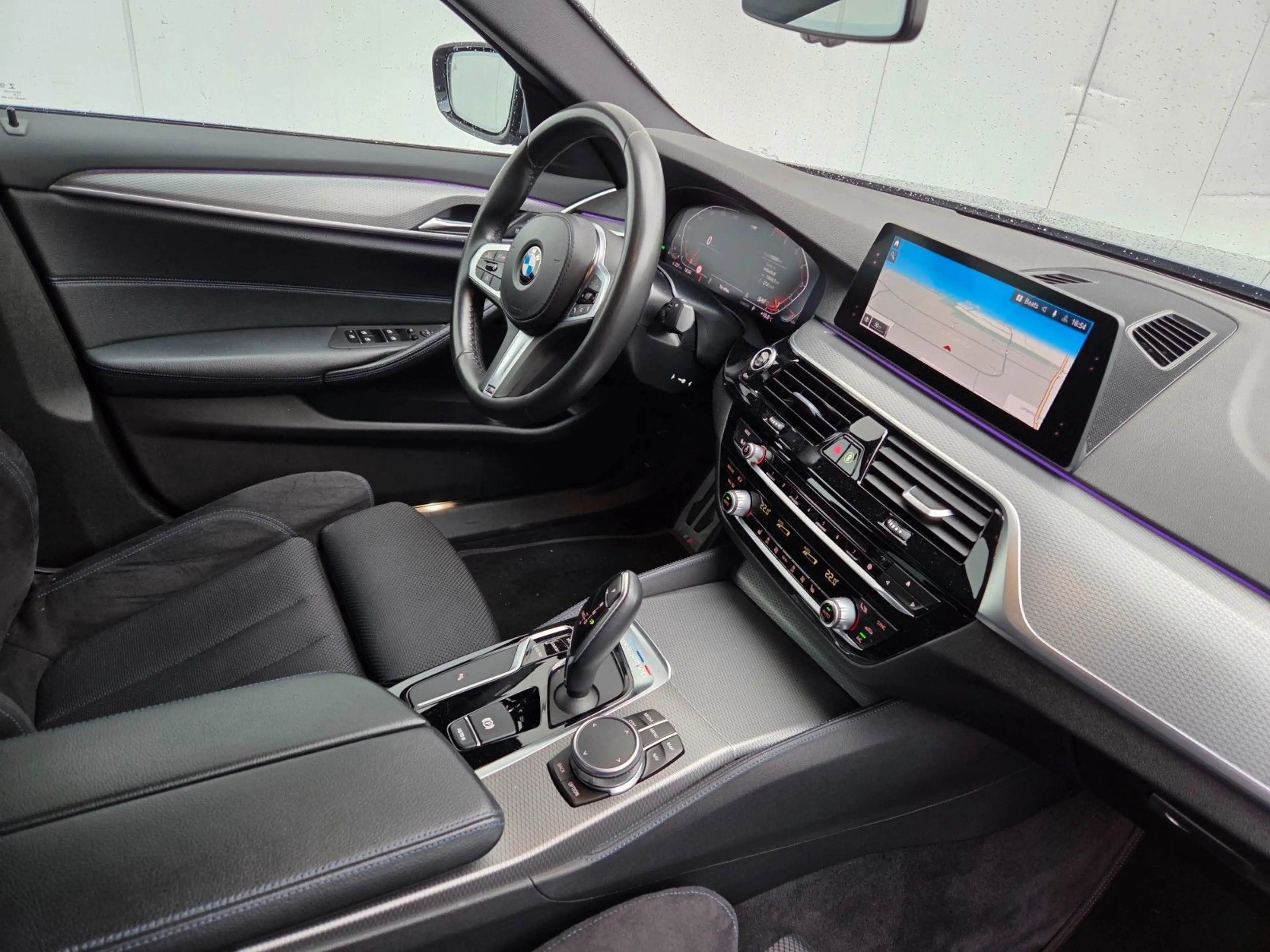 BMW 520 i M-Sportpaket/BMW Scheckheft! — photo 14