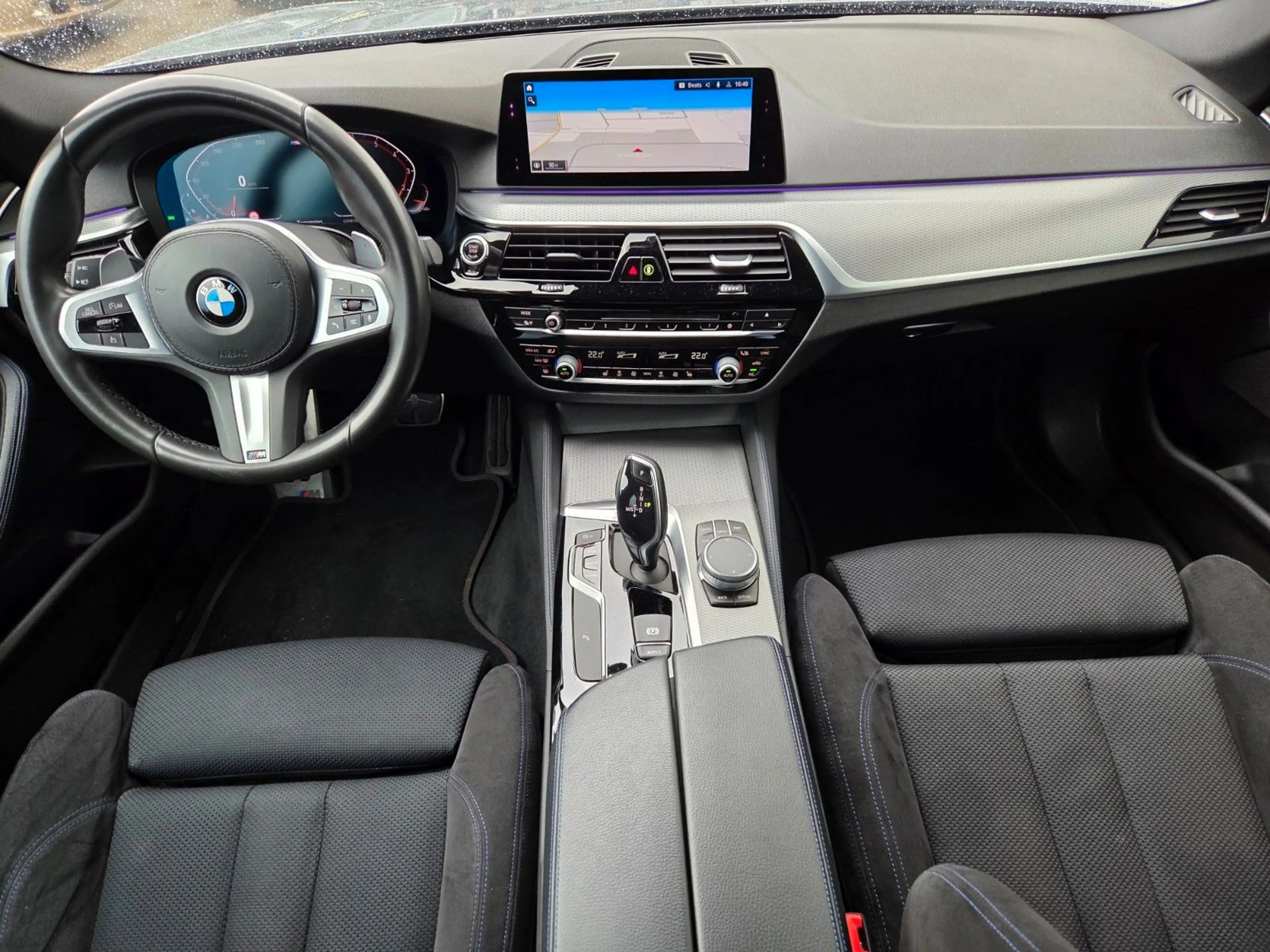 BMW 520 i M-Sportpaket/BMW Scheckheft! — photo 7