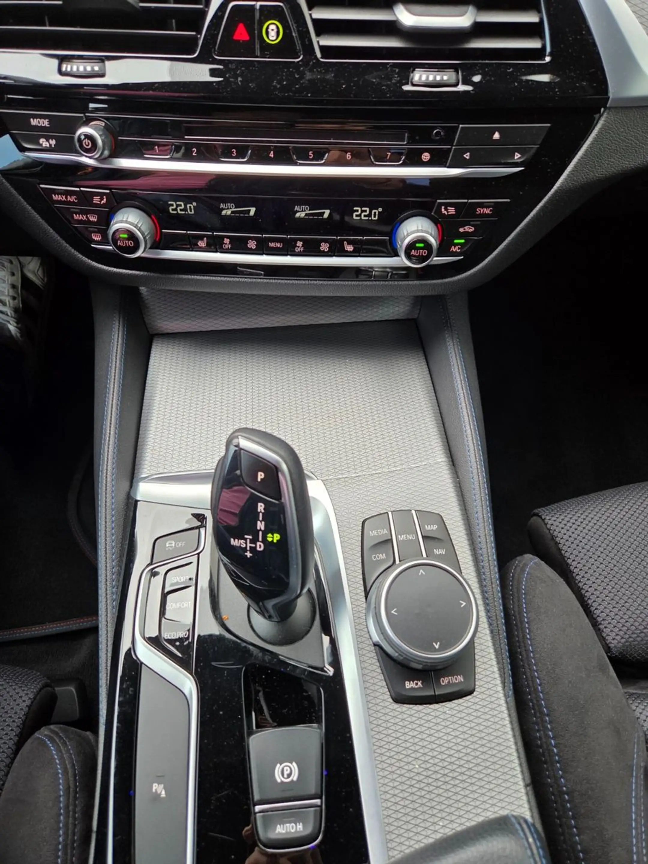 BMW 520 i M-Sportpaket/BMW Scheckheft! — photo 6