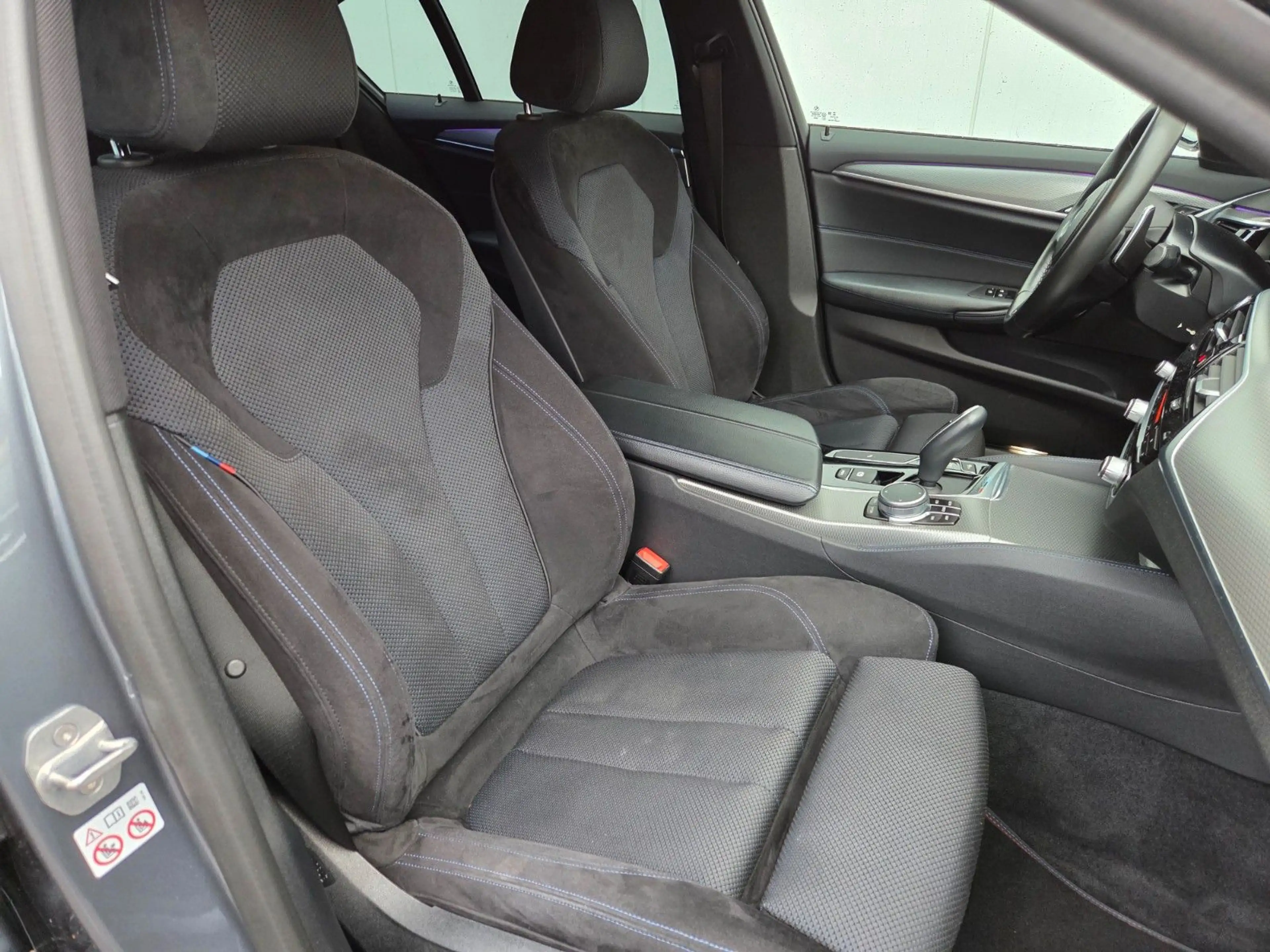 BMW 520 i M-Sportpaket/BMW Scheckheft! — photo 15