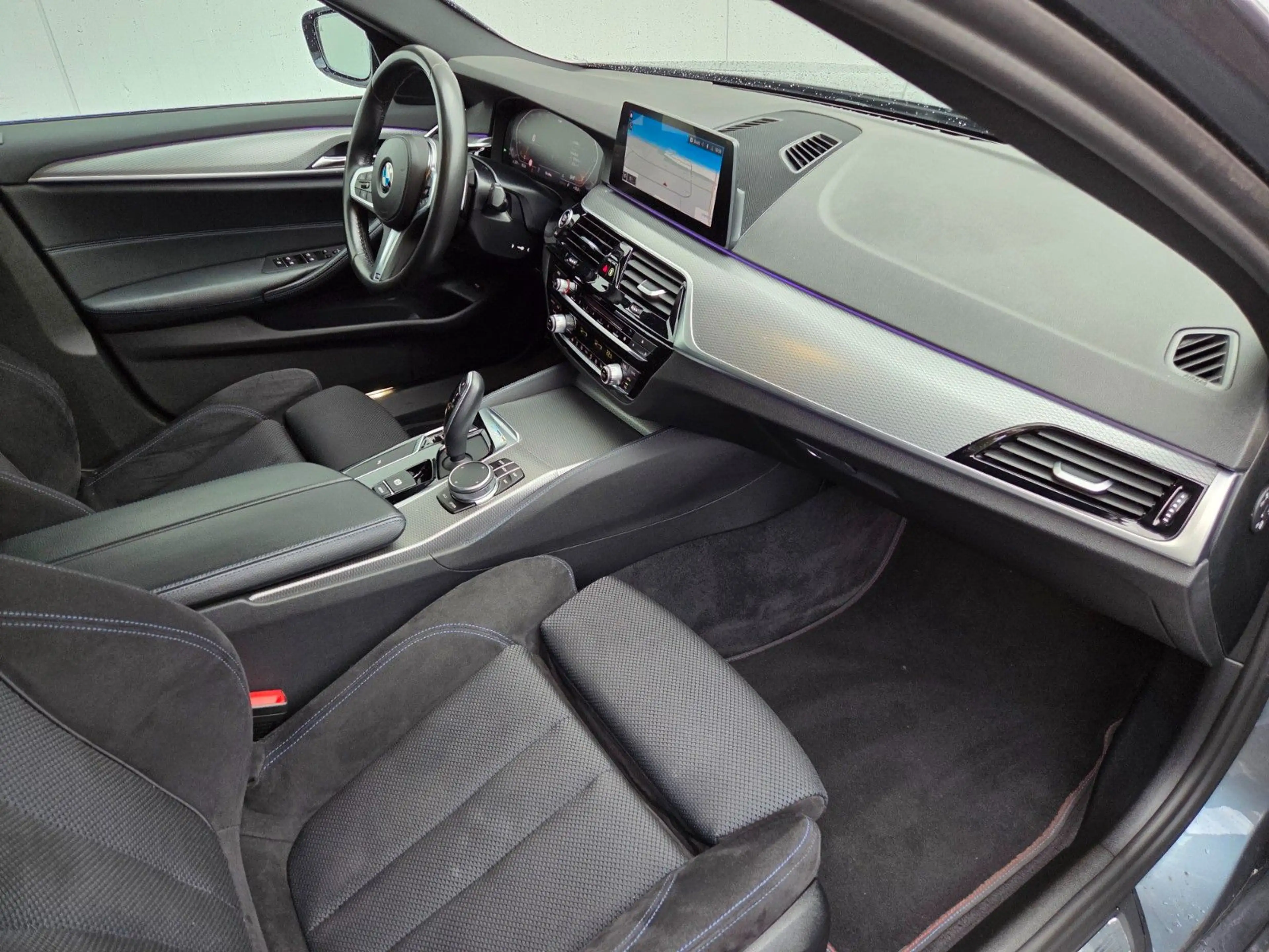 BMW 520 i M-Sportpaket/BMW Scheckheft! — photo 13