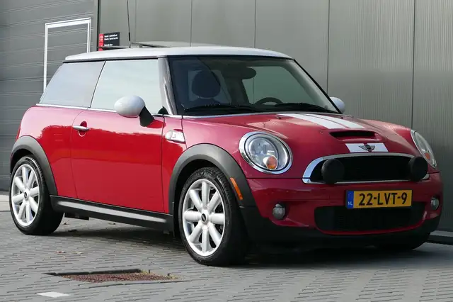 Mini Hatch view 26