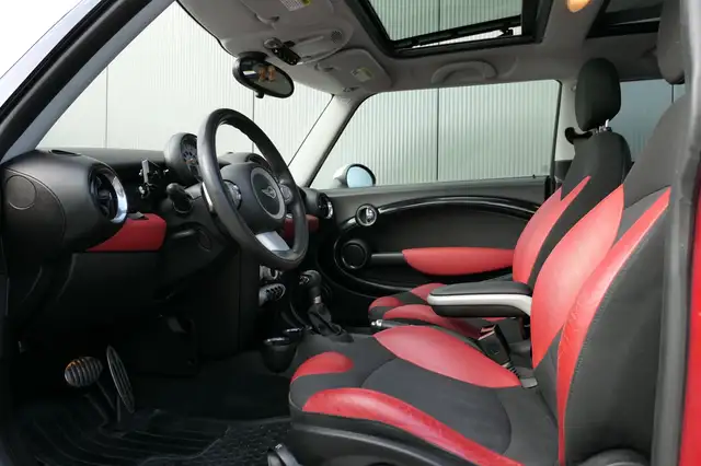 Mini Hatch view 10