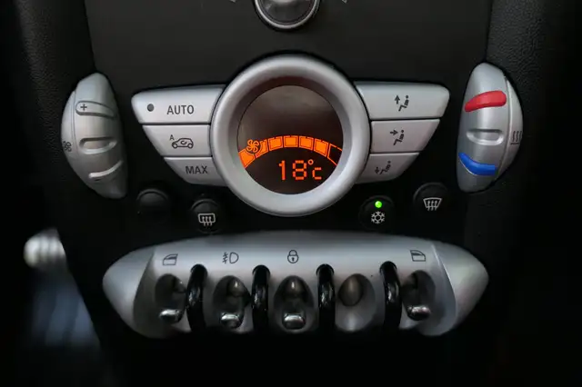 Mini Hatch view 15