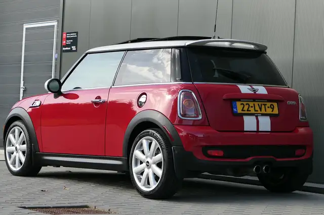 Mini Hatch view 5