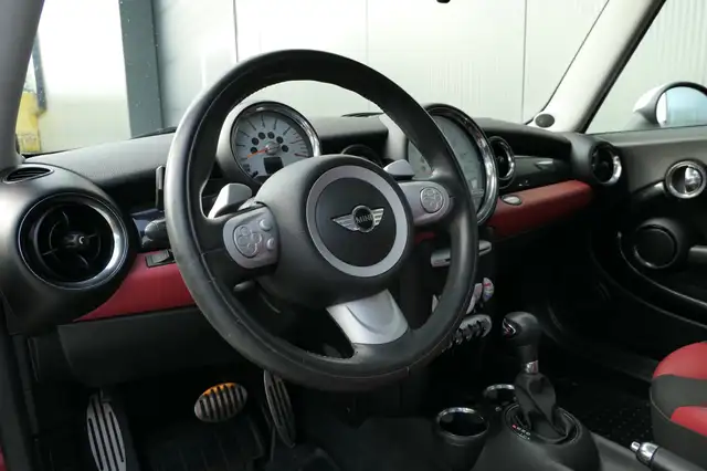 Mini Hatch view 11