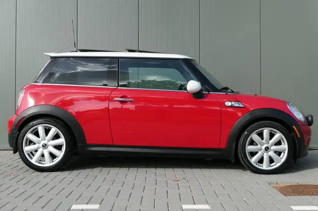 Mini Hatch view 25