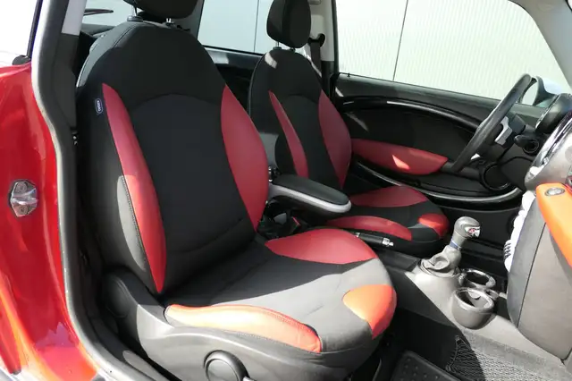 Mini Hatch view 24