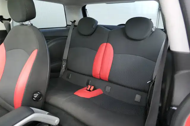 Mini Hatch view 13