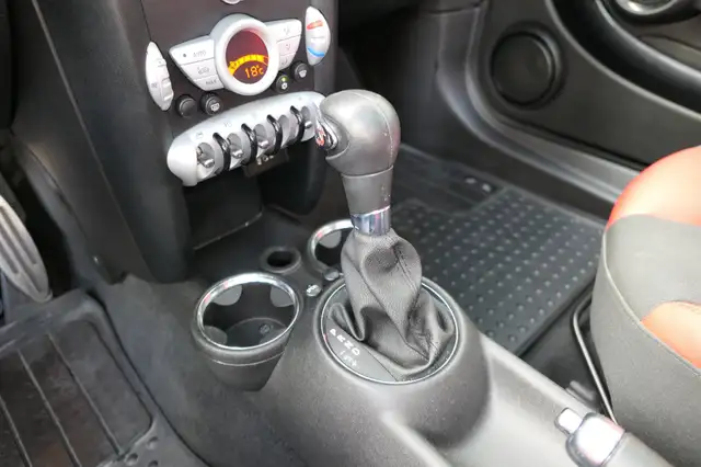 Mini Hatch view 14