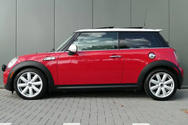Mini Hatch view 4