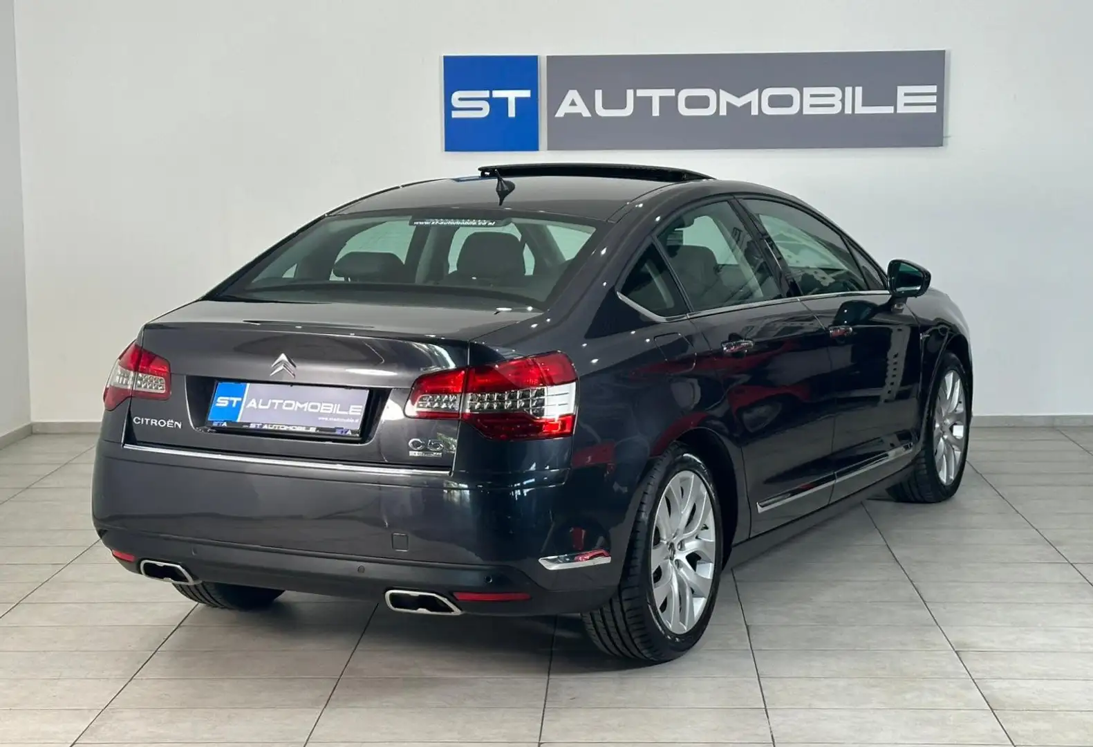 Citroen C5 Exclusive Aut. // 1.BESITZ // NAVI // SCHIEBEDACH Schwarz - 2