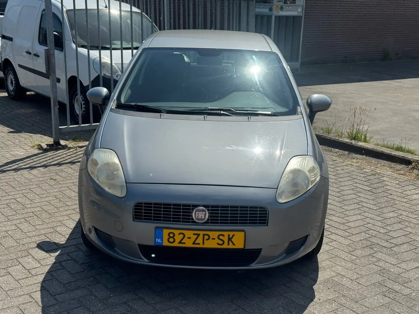 Fiat Grande Punto 1.4 Dynamic 5 deurs! NL AUTO NAP! Airco l CRUISE l Gris - 2