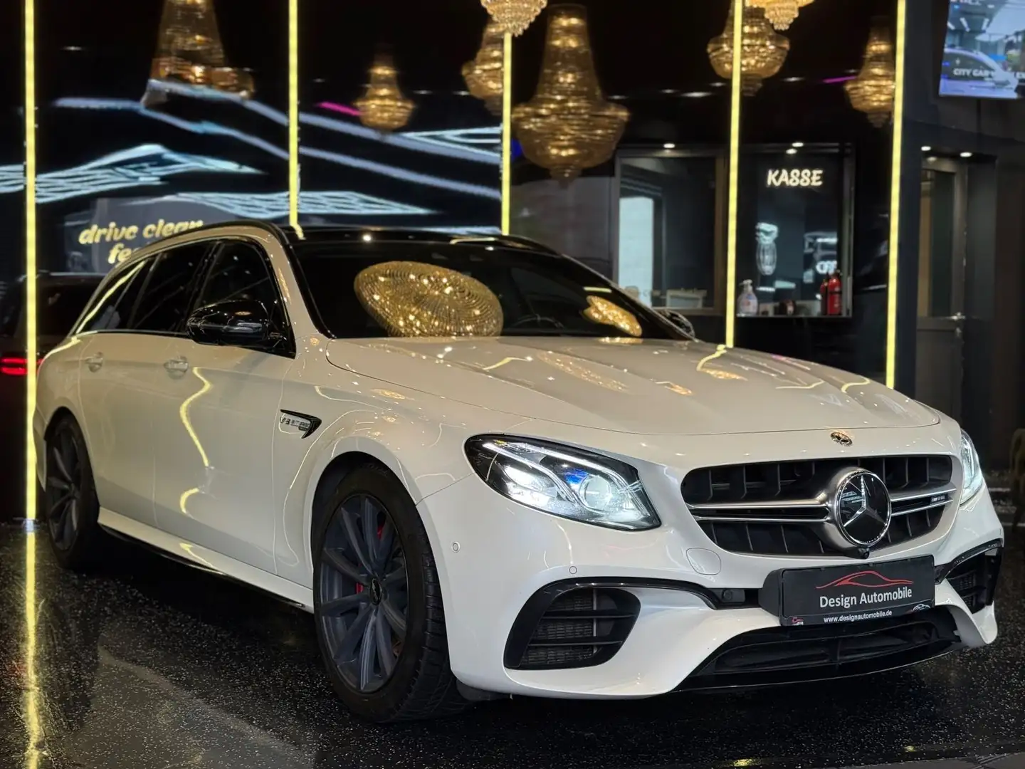 Mercedes-Benz E 63 AMG Alb - 2
