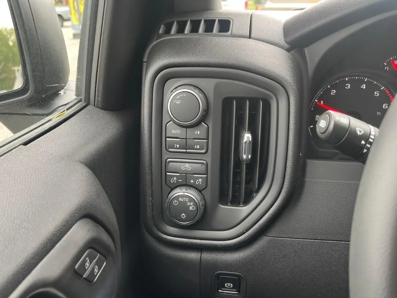 Chevrolet Silverado 1500 снимка Chevrolet Silverado 1500
