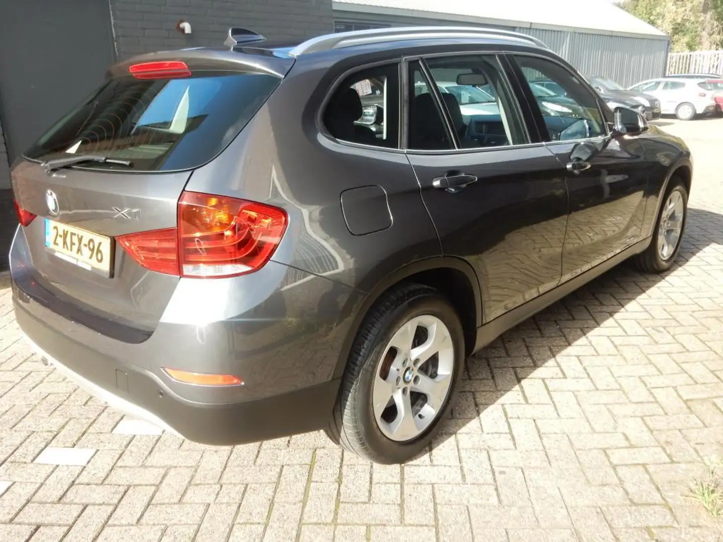 BMW X1 SDrive20i Chrome Line km stand loopt op met deze w Grijs - 2