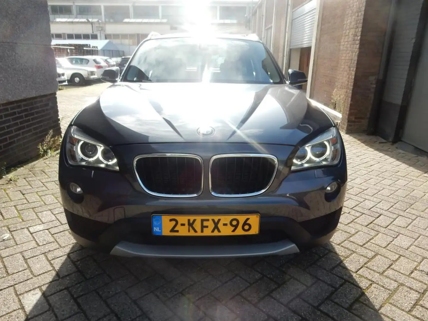 BMW X1 SDrive20i Chrome Line km stand loopt op met deze w Grijs - 1