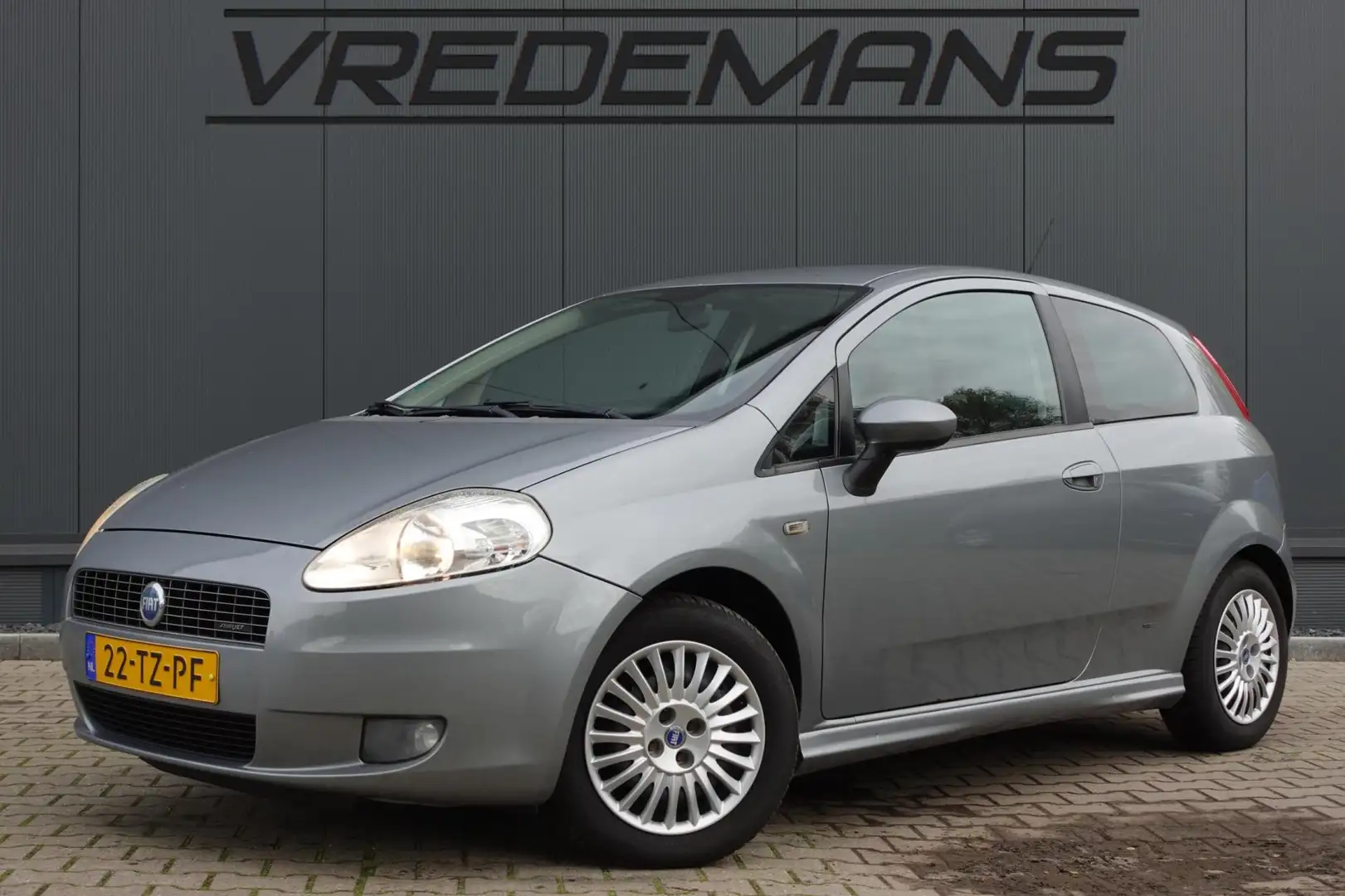 Fiat Grande Punto 1.4-16V Sport Grijs - 1