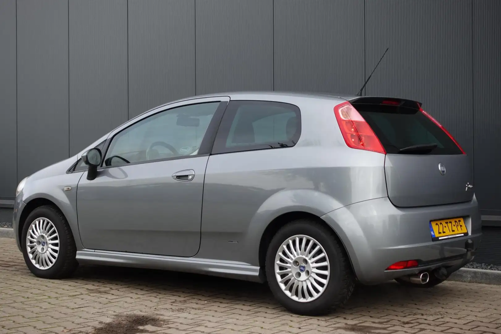 Fiat Grande Punto 1.4-16V Sport Grijs - 2