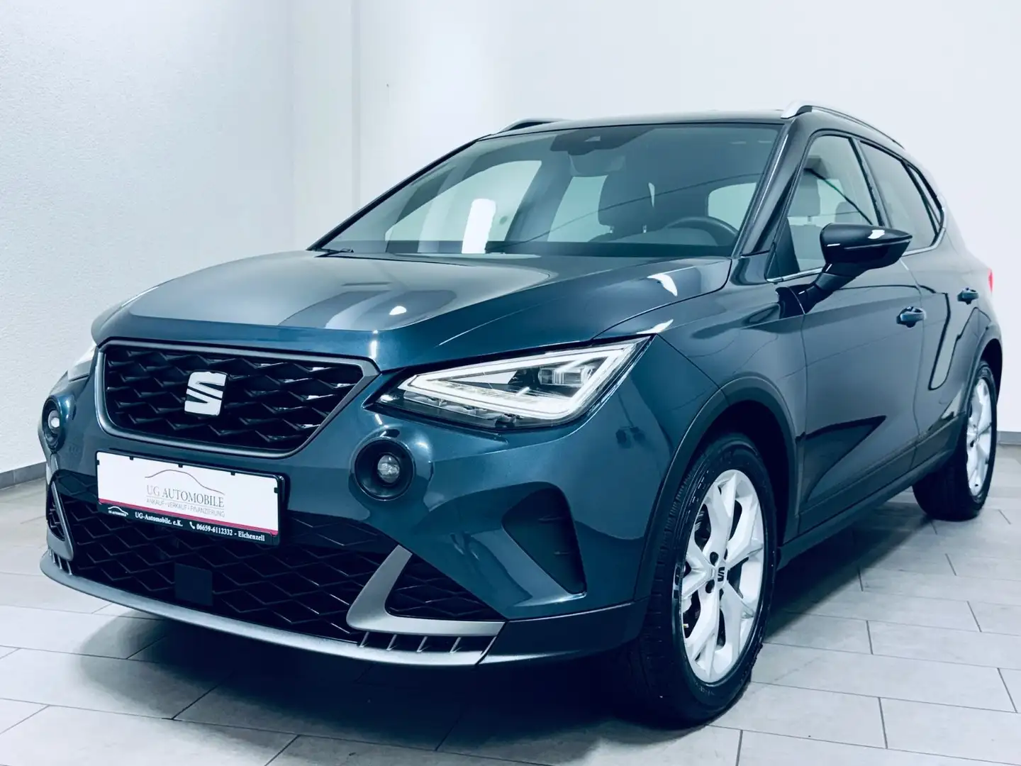 SEAT Arona Style 1.0 TSI FR *Anschlussgarantie 07/27 Grau - 1