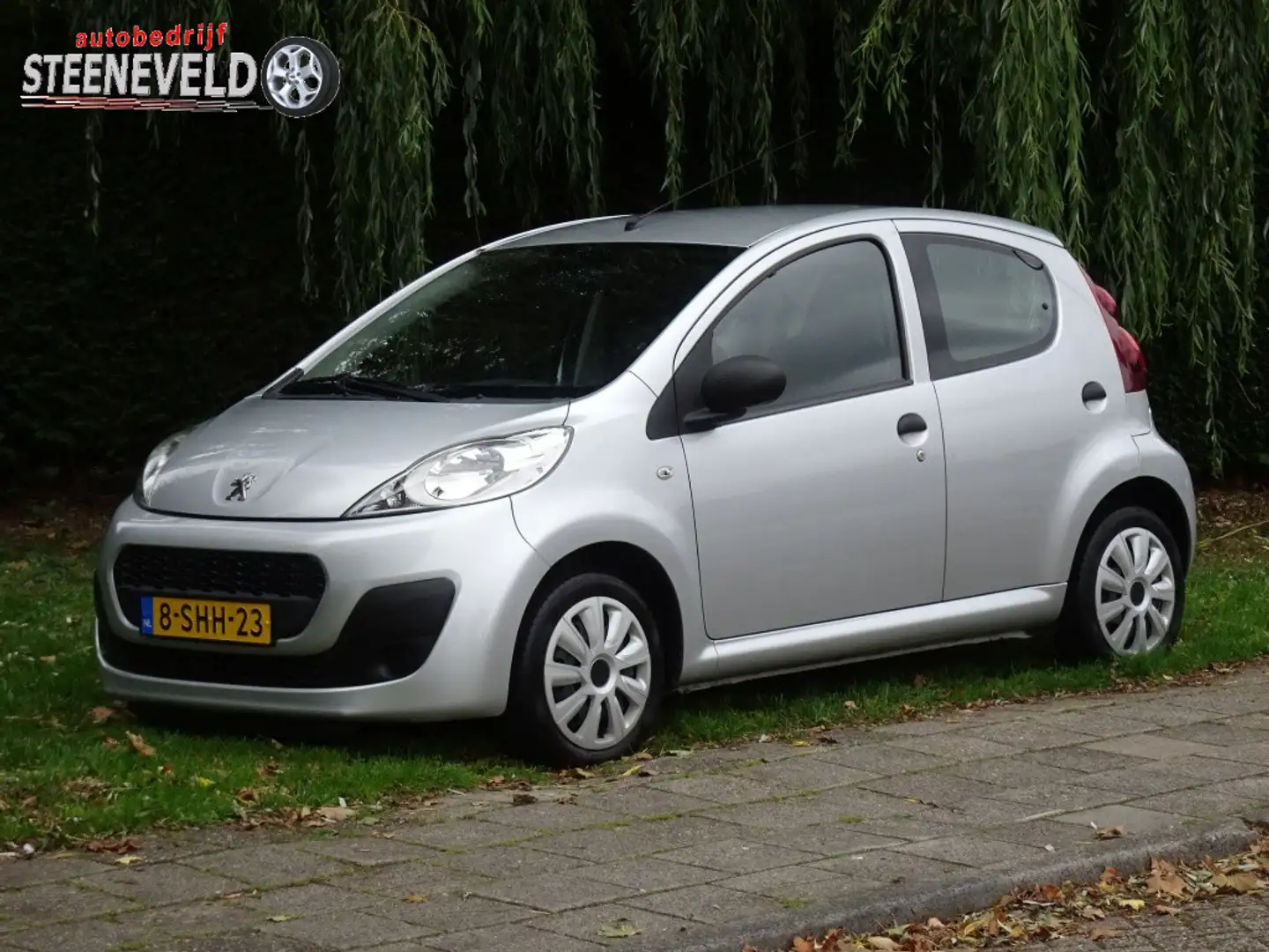 Peugeot 107 1.0 Access Accent met Radio en Airco Grijs - 1