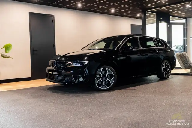 2025 Opel Astra in Black for sale