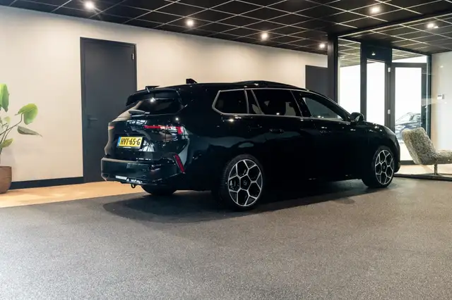 Opel Astra view 3