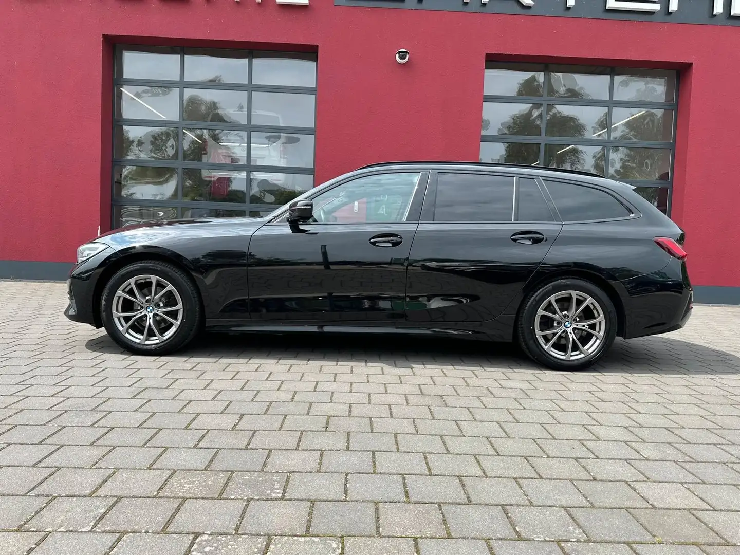 BMW 318 d Touring Sport Line/ACC/NAVI/LED/AMBIENTE/ Negro - 2