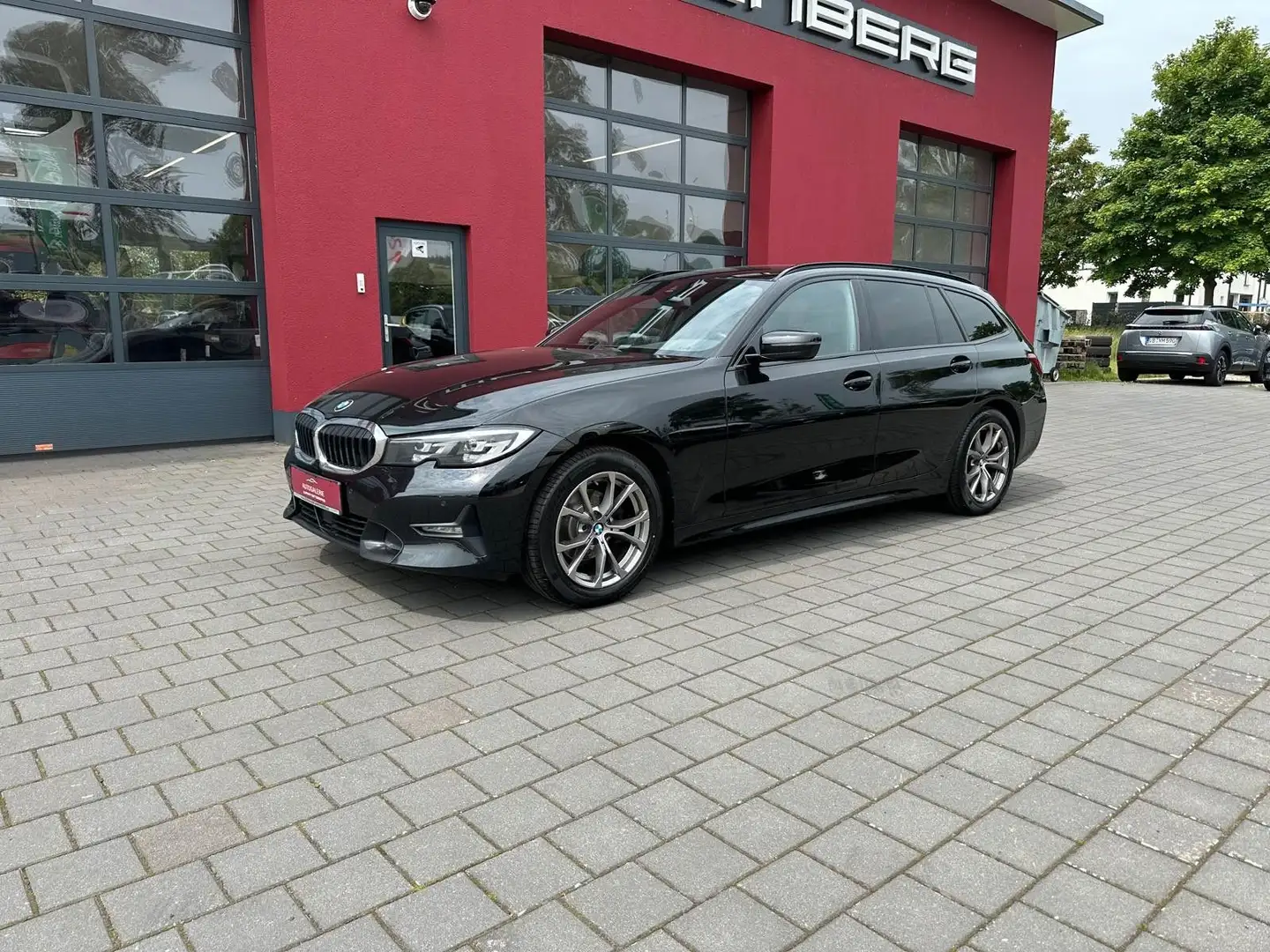 BMW 318 d Touring Sport Line/ACC/NAVI/LED/AMBIENTE/ Negro - 1