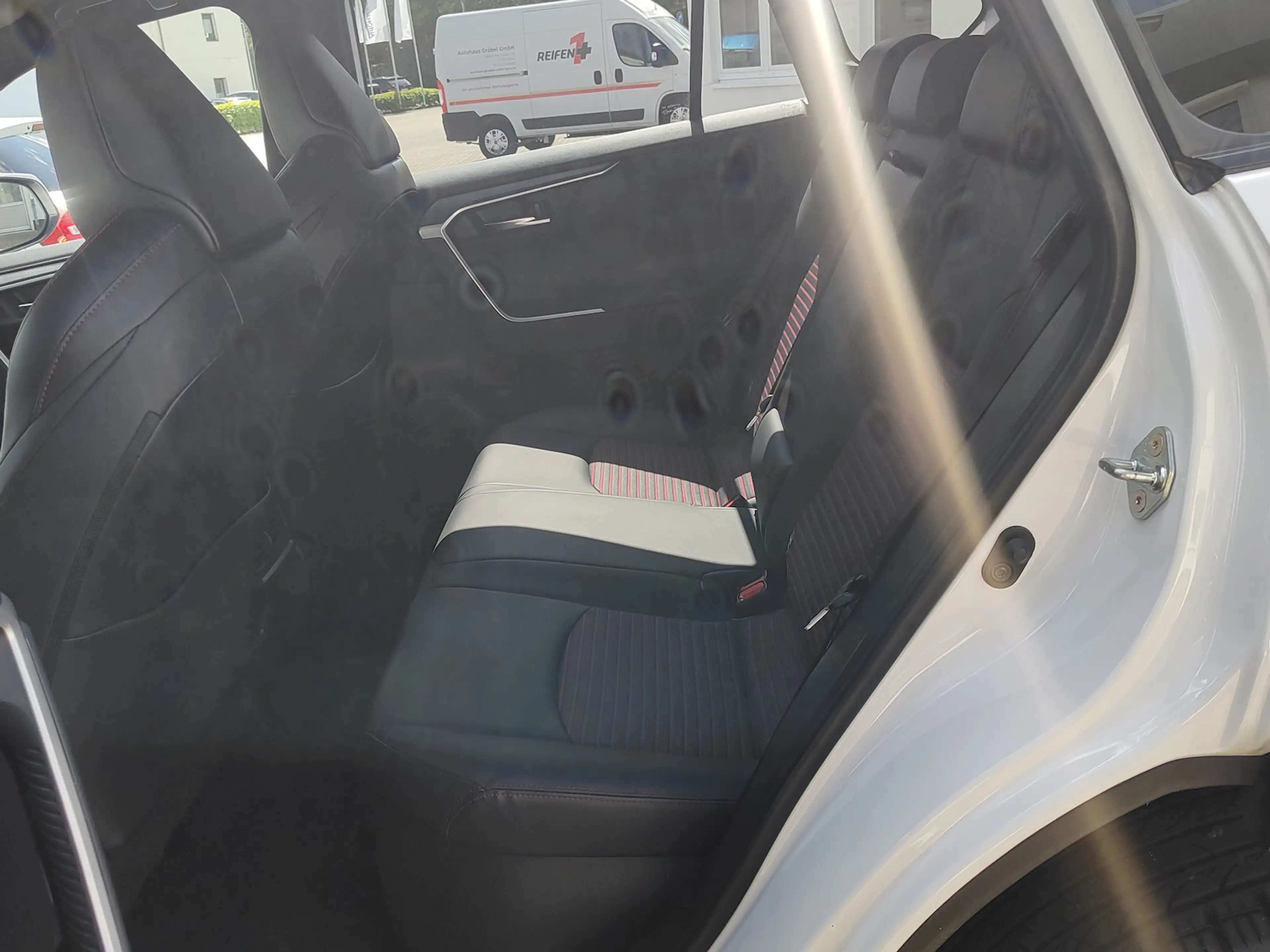 Suzuki Across Plug-In Hybrid Comf.+ CVT Automatik 4x4 — photo 15