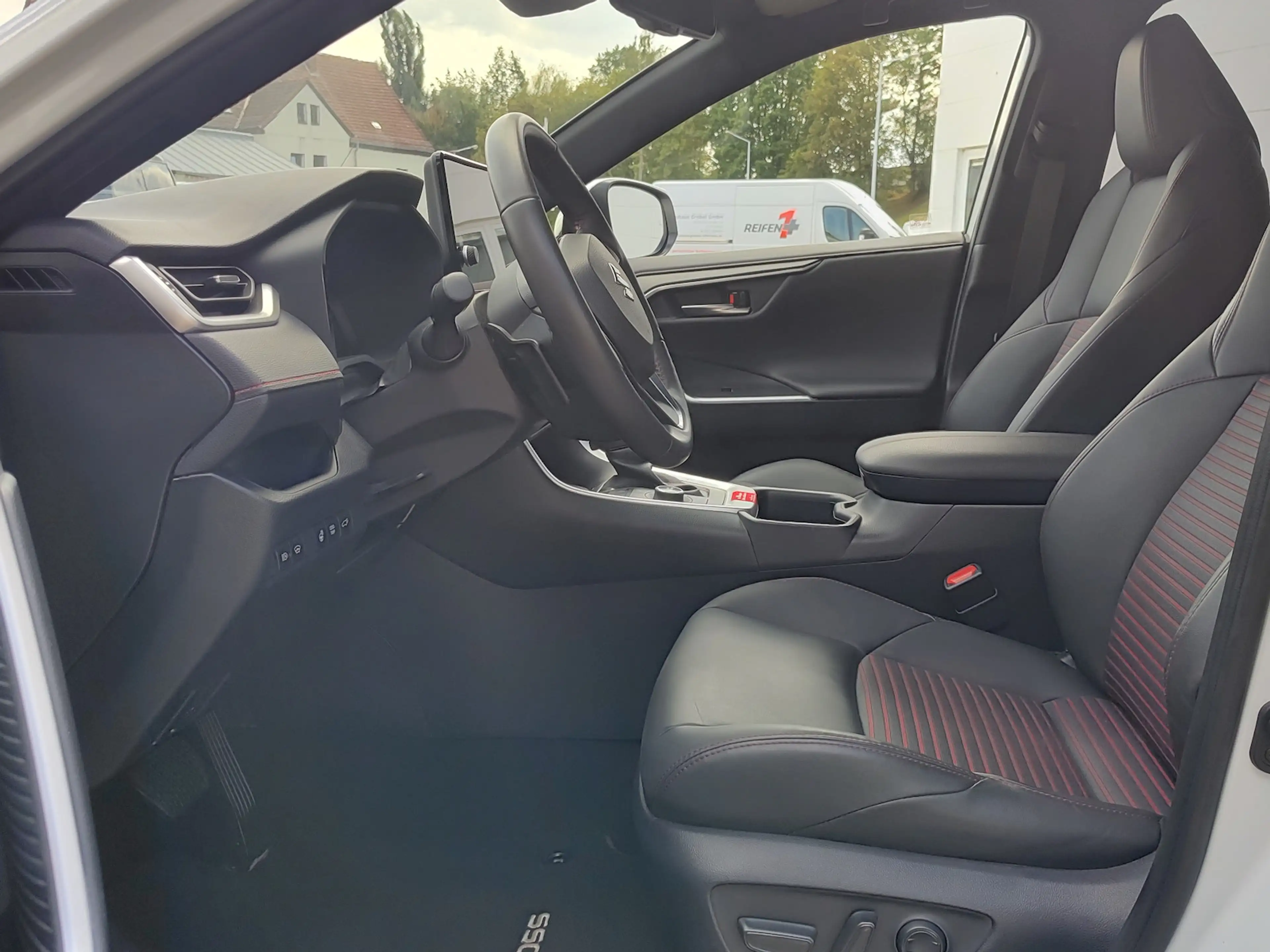 Suzuki Across Plug-In Hybrid Comf.+ CVT Automatik 4x4 — photo 4
