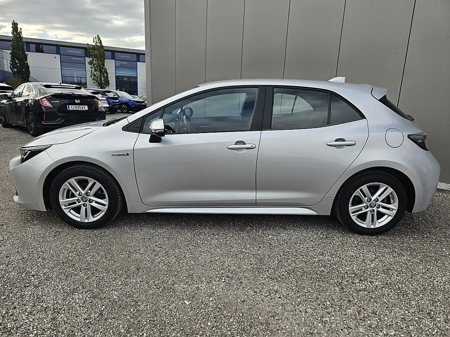Toyota Corolla 1.8 Hybrid Hybrid Active (Euro 6d-TEMP) Silber - 2