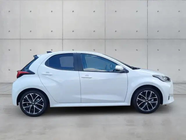 Toyota Yaris view 4