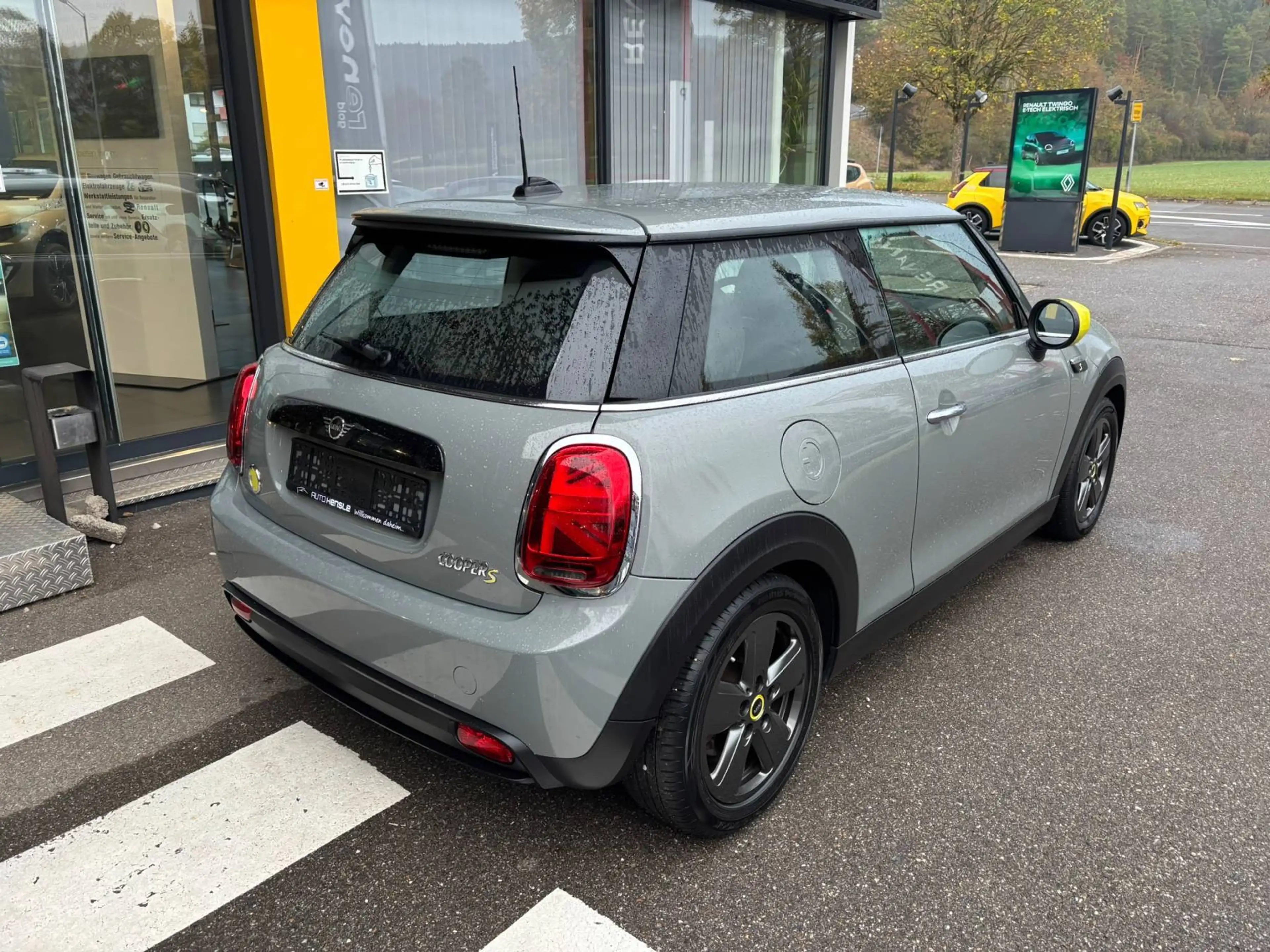 MINI Cooper SD SE Essential Trim — photo 6