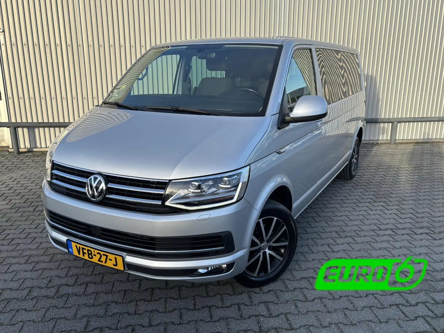 Volkswagen T6 Transporter 2.0 TDI L2H1 DC*AUTOM.*A/C*ACC*NAVI*HAAK*CARPLAY* Gris - 1