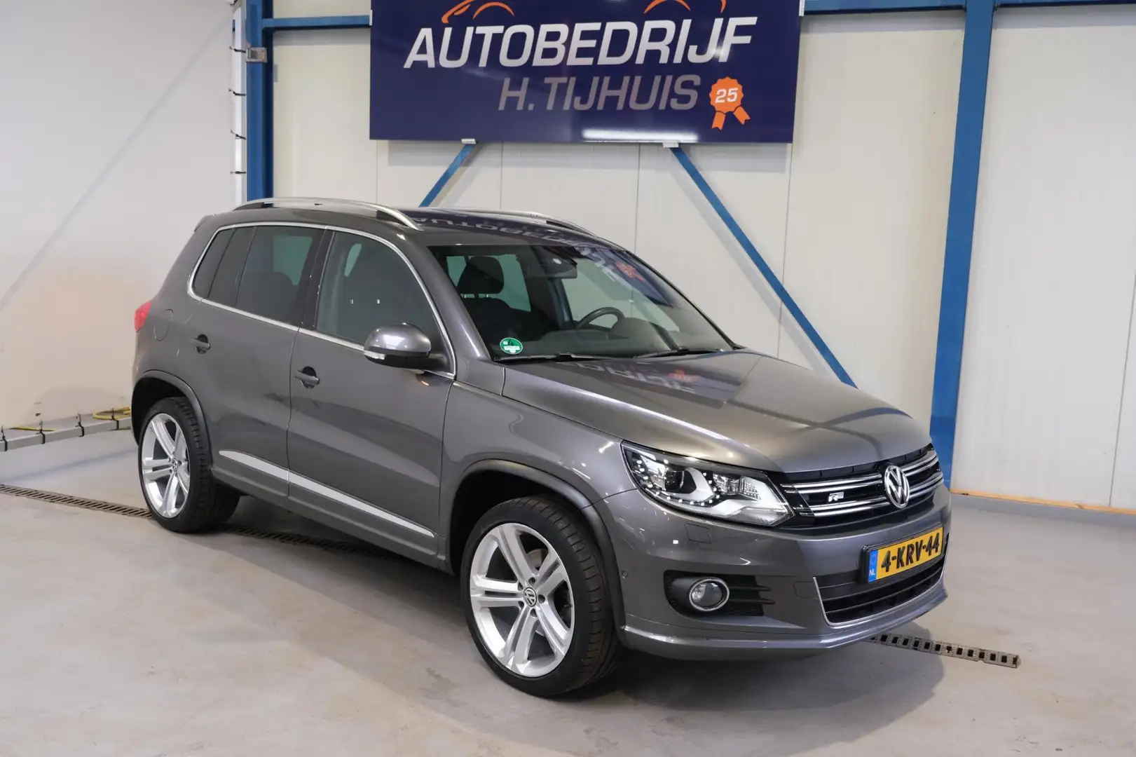 Volkswagen Tiguan 2.0 TDI Sport&Style 4motion R-line Edition - Airco Grau - 1