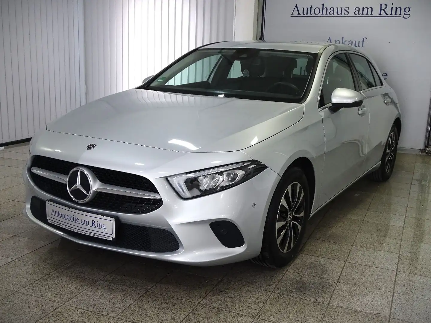 Mercedes-Benz A 180 Progressive Automatik Widesc. Ambiente.LED Zilver - 2