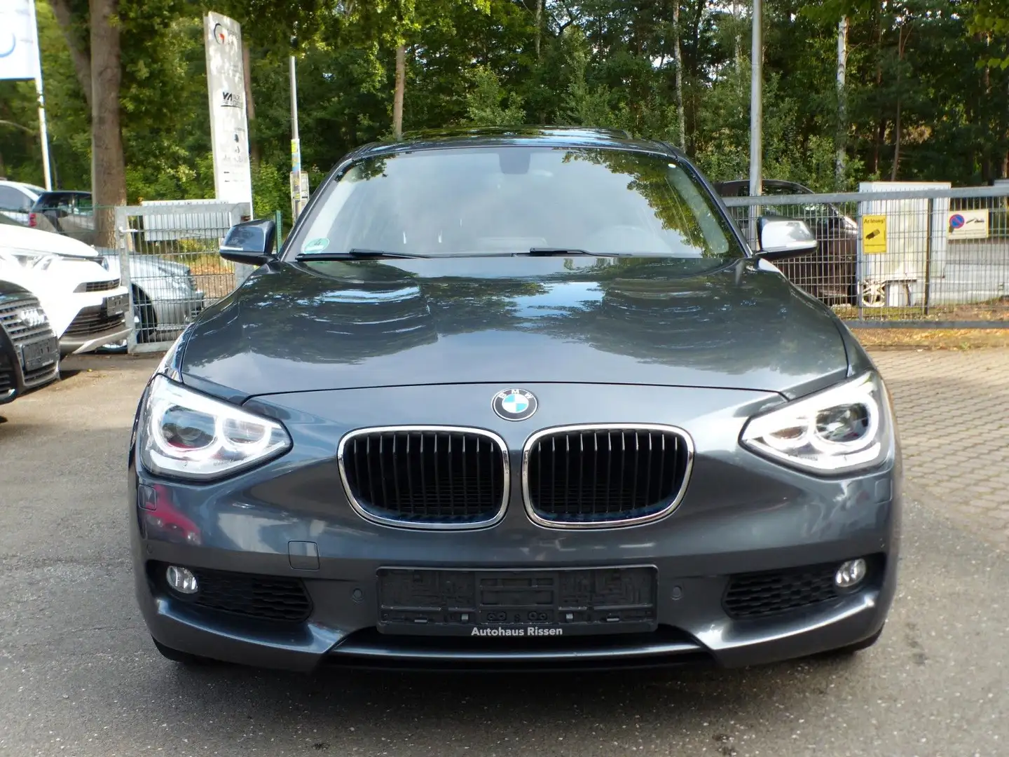BMW 118 i Lim. Automatik SDach Xenon PTS Alu Shz SHft Gris - 2
