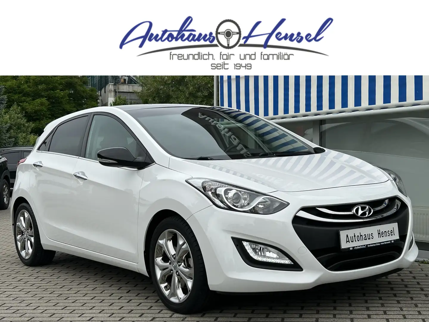 Hyundai i30 1.6 GDi FIFA World Cup Ed. Gold AHK Pano Navi Cam Weiß - 1
