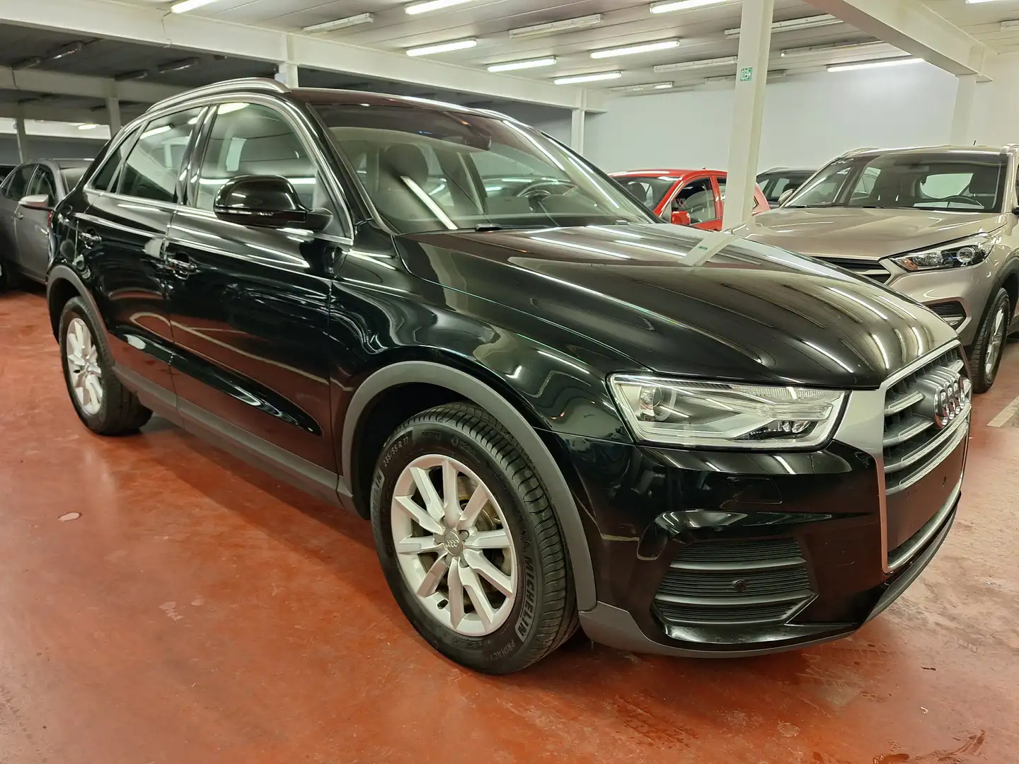 Audi Q3 2.0 TDi Zwart - 2