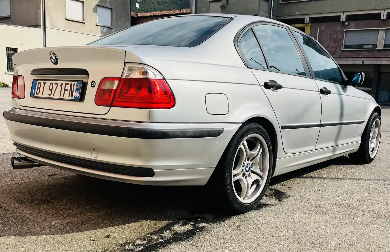 BMW 318 318i — photo 1 of 6