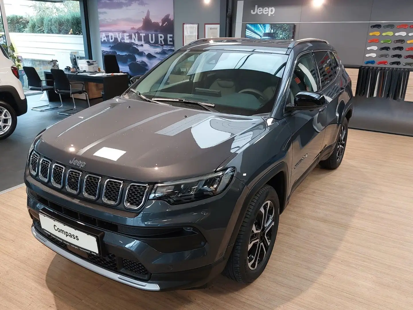 Jeep Compass 1.5 130PS Mild Hybrid "Limited" Gris - 1