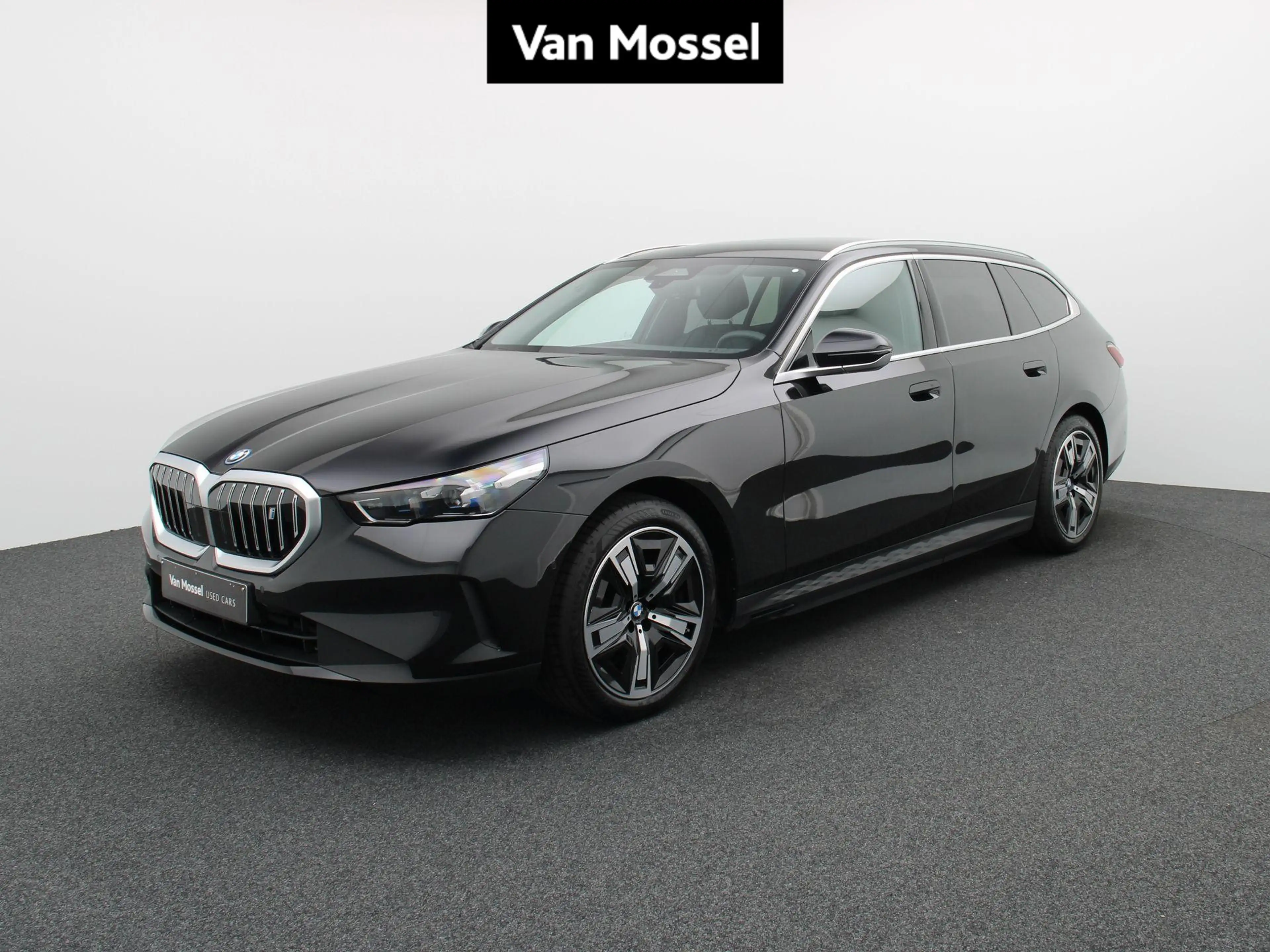 BMW i5 Touring eDrive40 250kW | SoH 95,77% | leder | verw