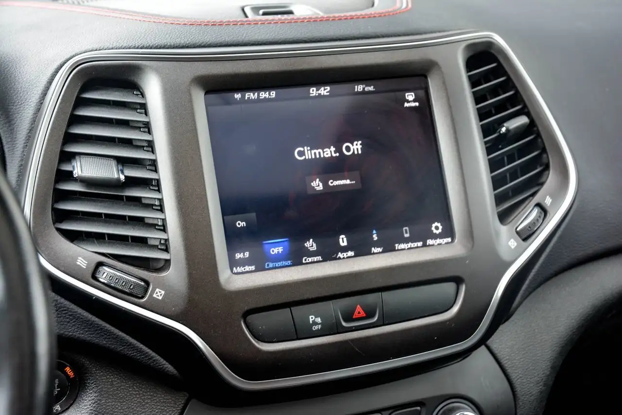 Jeep Cherokee photo Jeep Cherokee