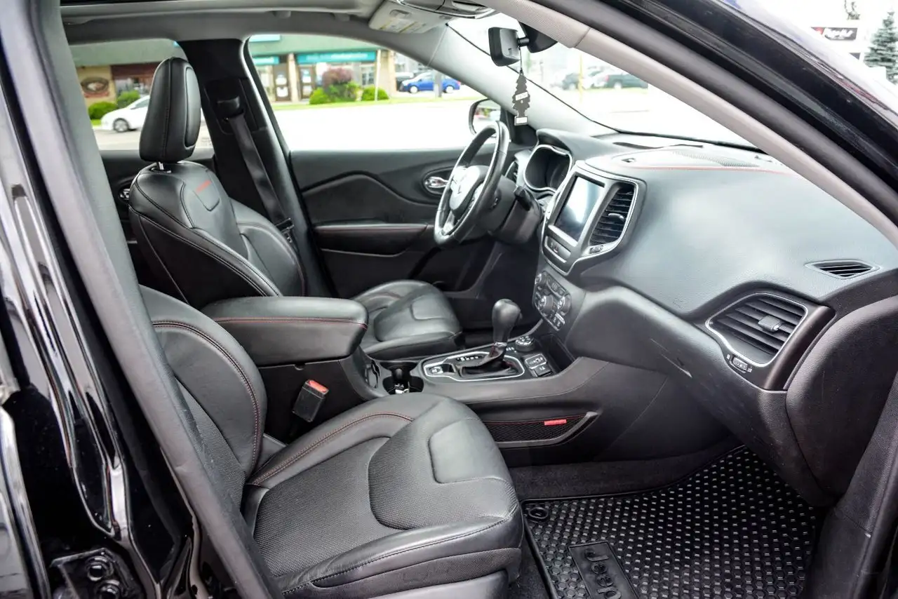 Jeep Cherokee photo Jeep Cherokee