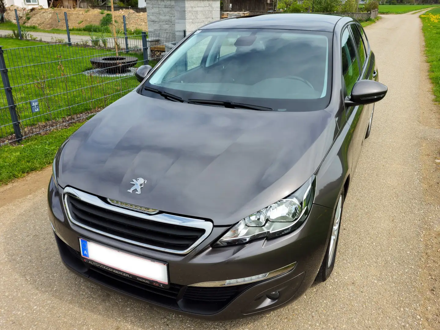 Peugeot 308 308 1,6 e-HDi 115 FAP Active Stop Braun - 1