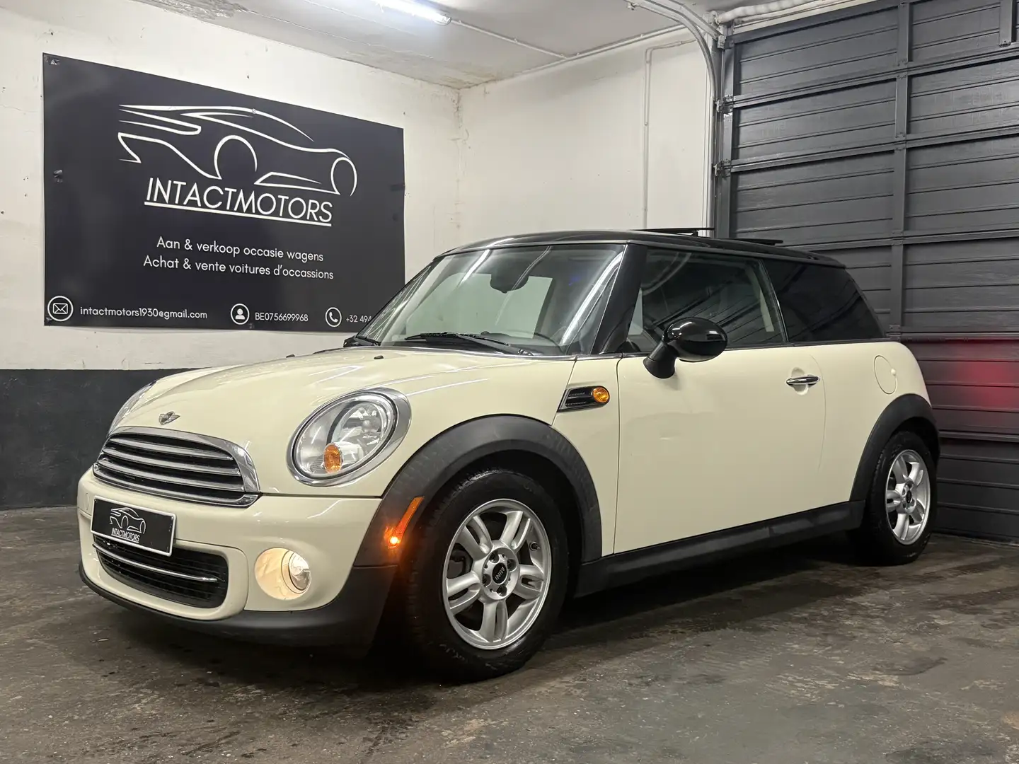 MINI Cooper Mini 1.6i Cooper 81.000 KM Septronic 2012 Goud - 2