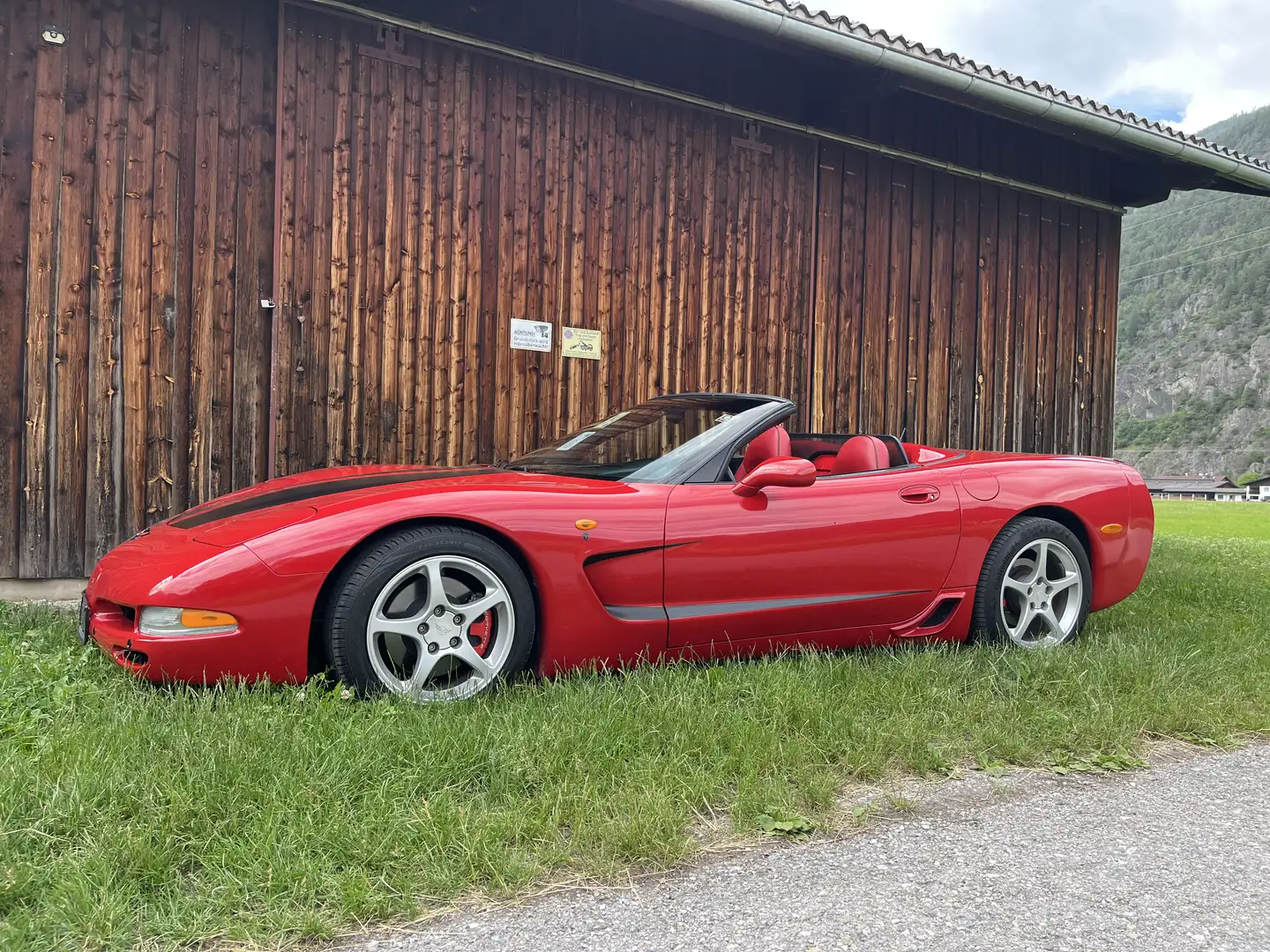 Chevrolet Corvette Convertible - 1