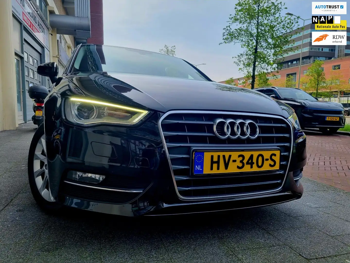 Audi A3 1.2 TFSI Attraction Pro Line plus Zwart - 1