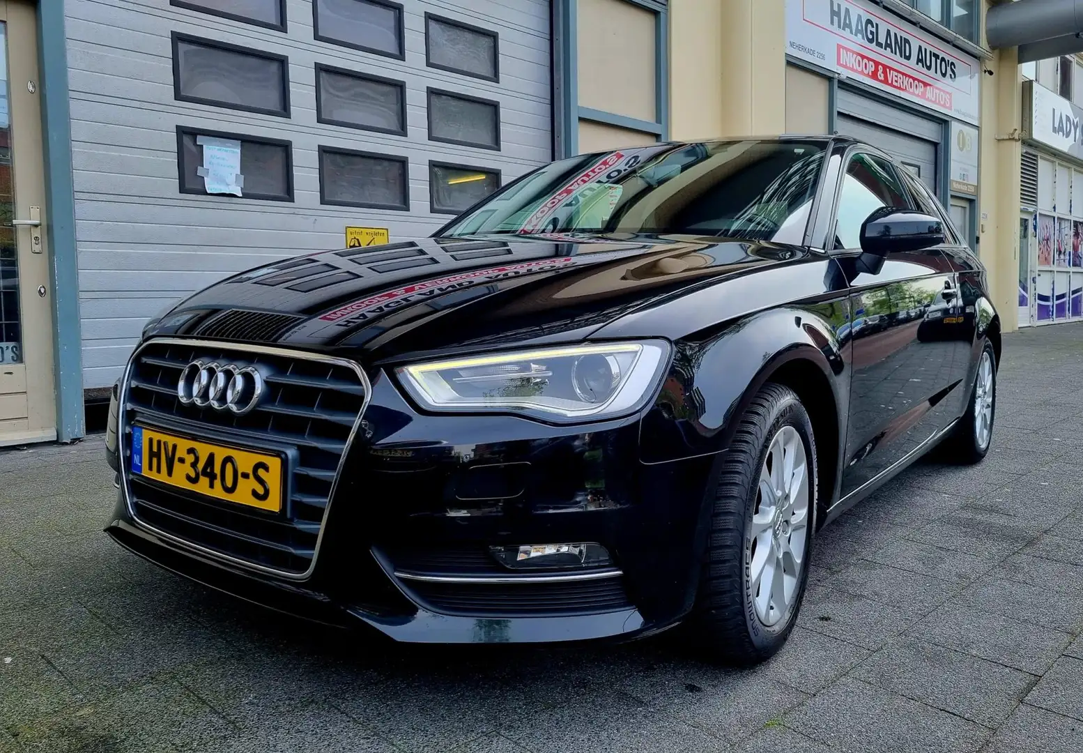 Audi A3 1.2 TFSI Attraction Pro Line plus Zwart - 2